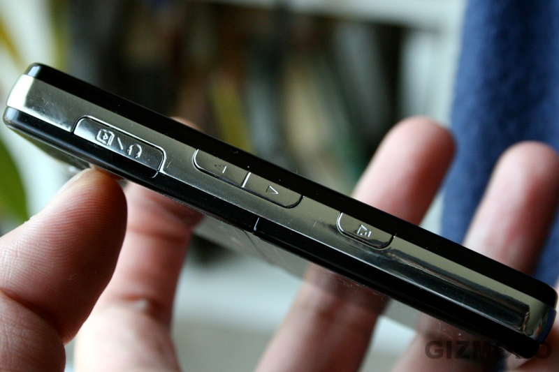 Illustration for article titled Settling this iPhone vs. LG Prada Nonsense
